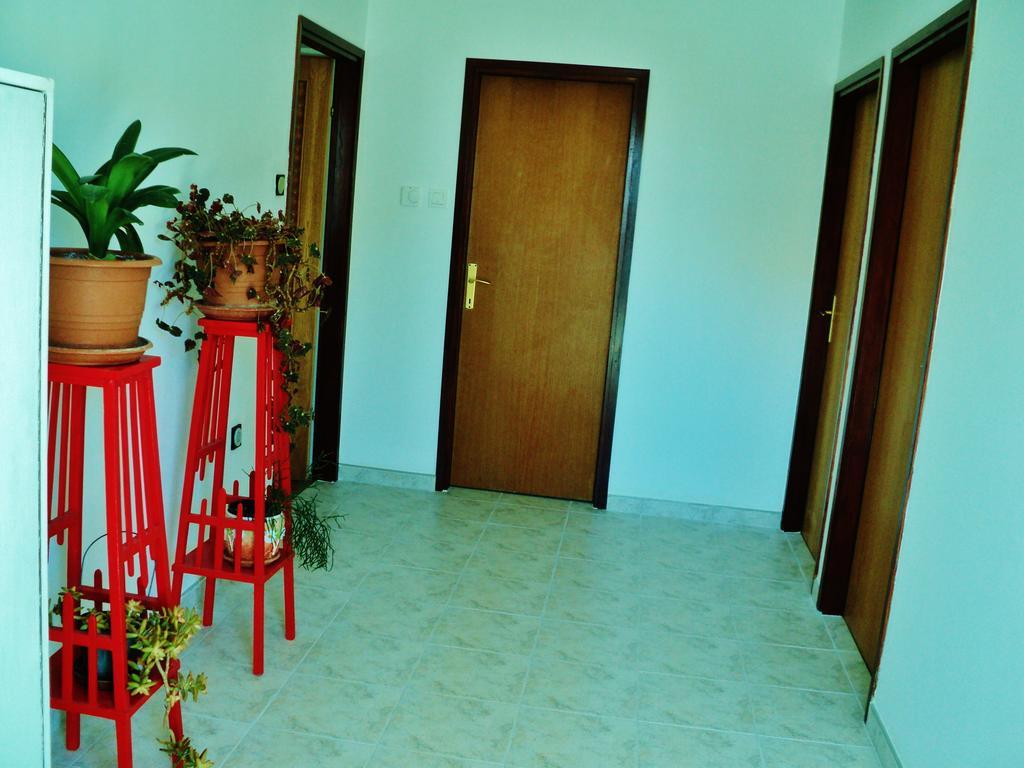 קרק Apartments Nevenka מראה חיצוני תמונה