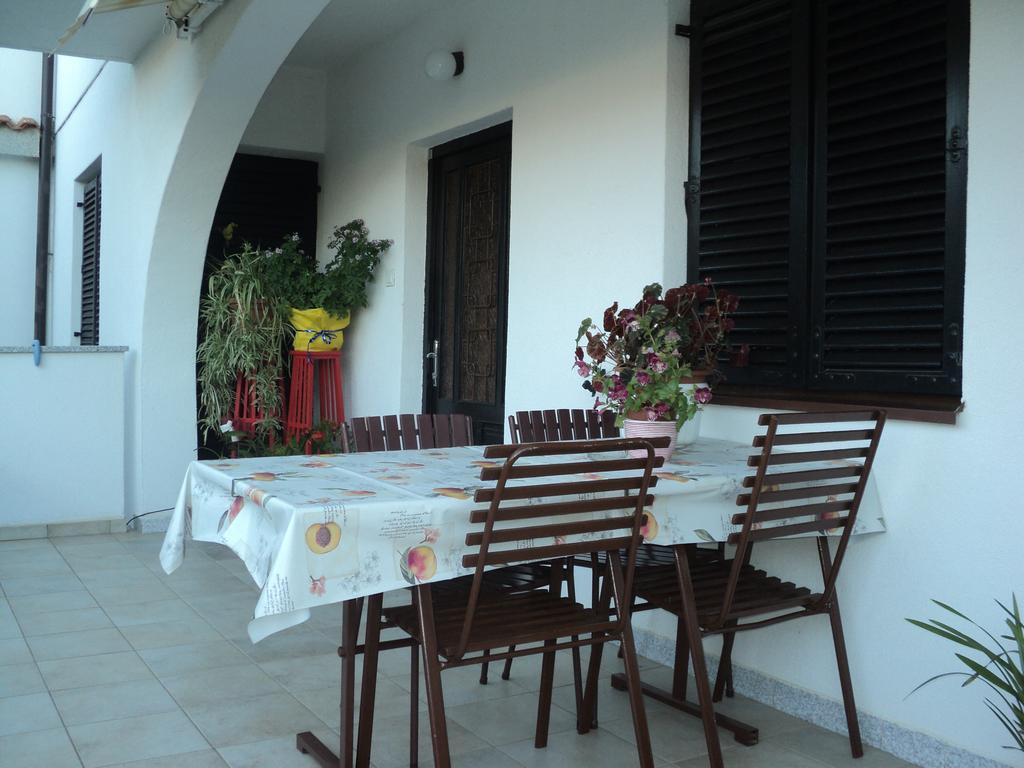 קרק Apartments Nevenka מראה חיצוני תמונה