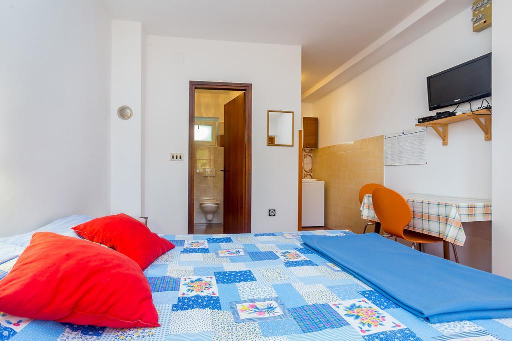 קרק Apartments Nevenka מראה חיצוני תמונה