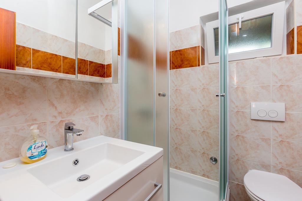 קרק Apartments Nevenka מראה חיצוני תמונה